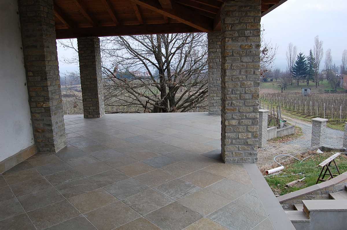 Tiles in Natural Alpina’s Stone n°13