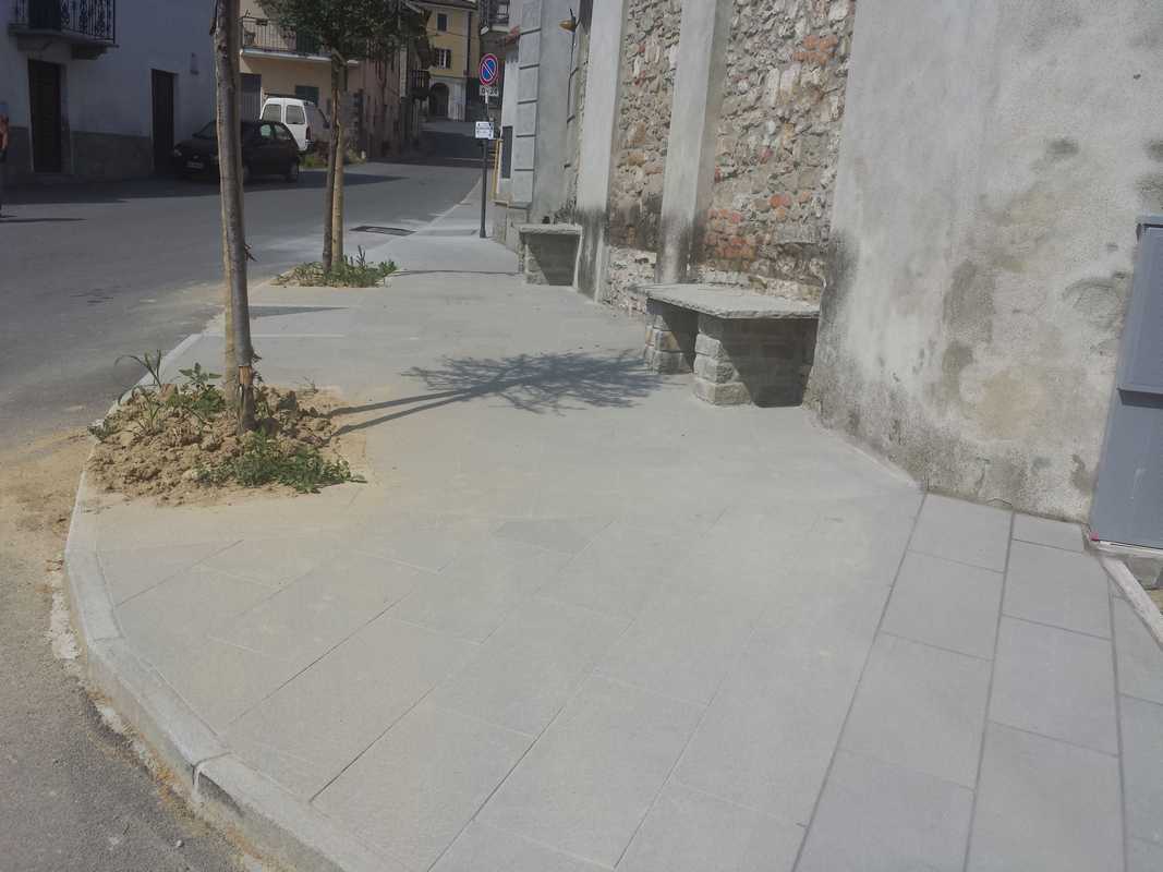 Pavimento tipo “Piastrelle”  in pietra Alpina n°19