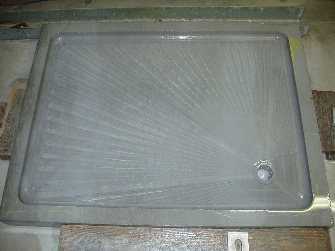 Custom made shower tray in Natural Alpina’s stone n°12
