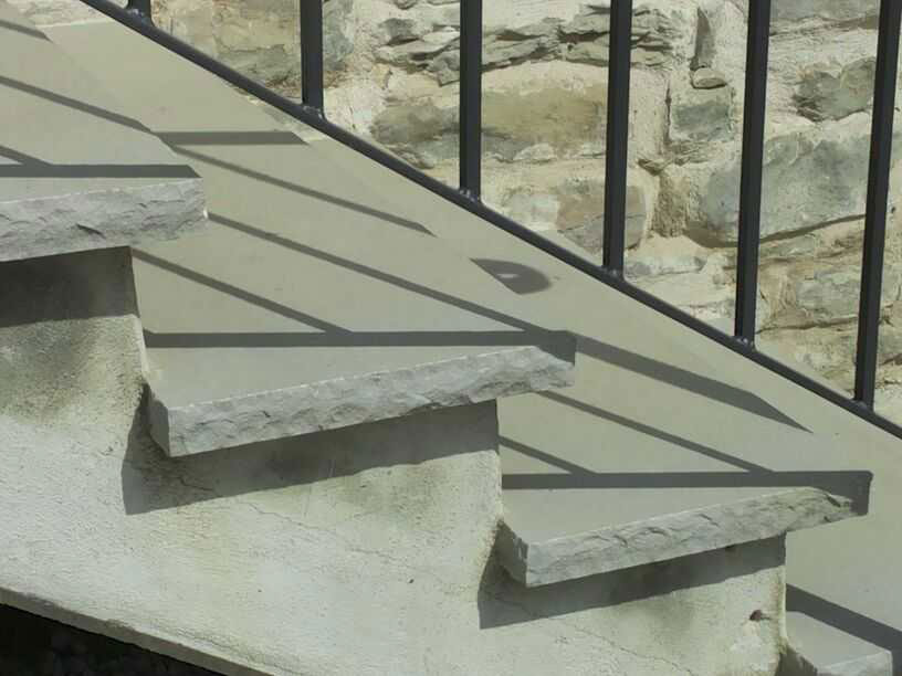 External stairs in Natural Alpina Stone n°23