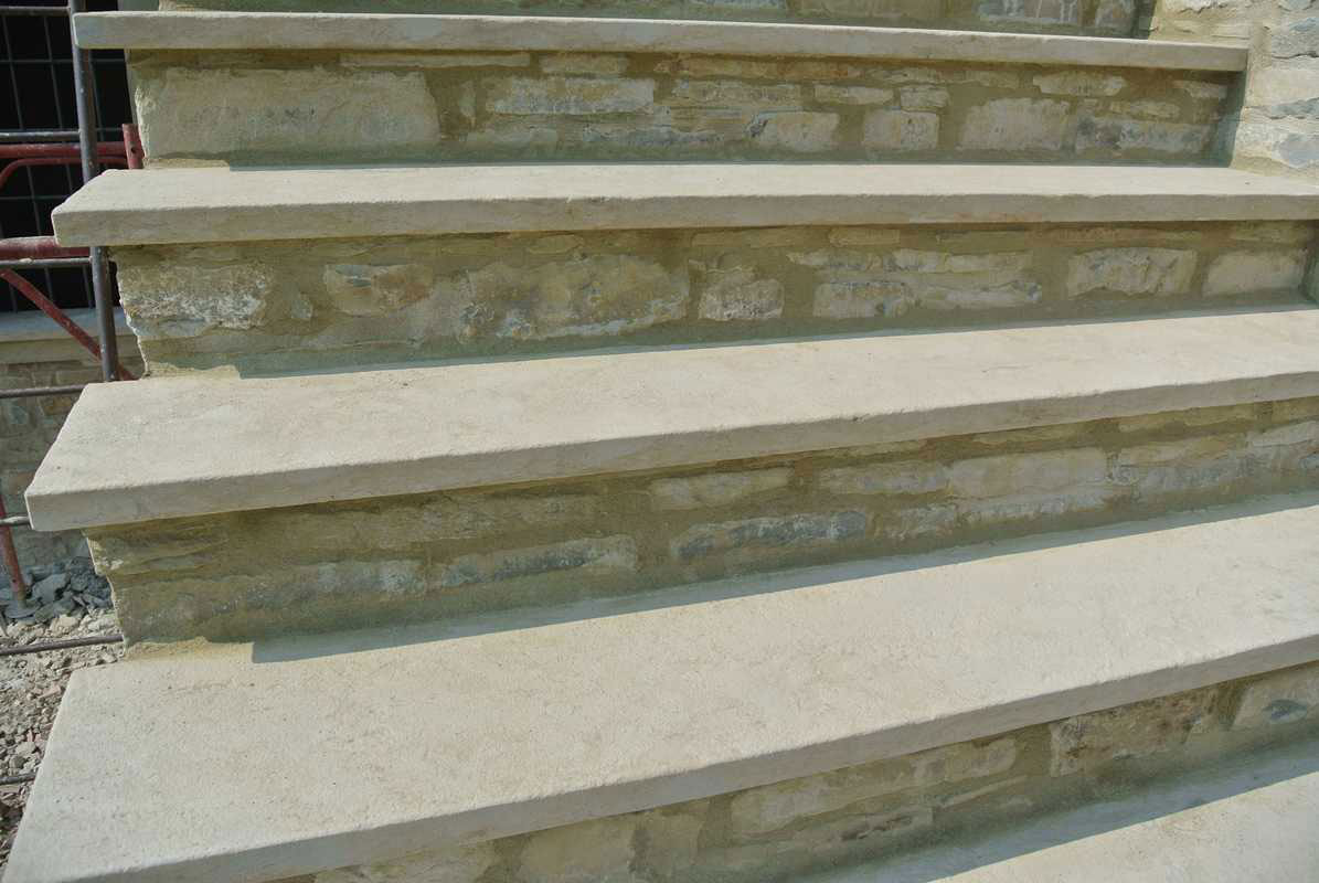 External stairs in Natural Alpina Stone n°32