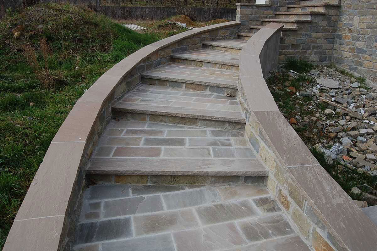 External stairs in Natural Gaia Stone n°15