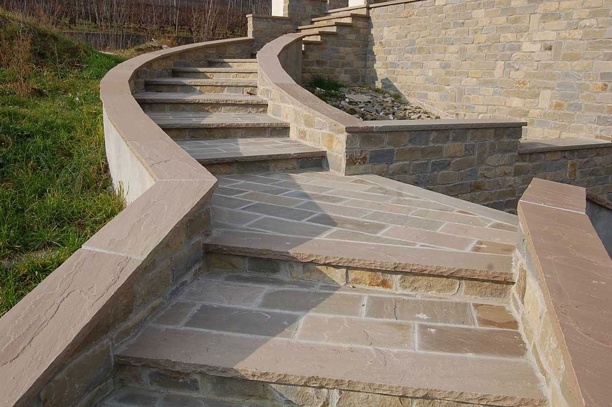 External stairs in Natural Gaia Stone n°16