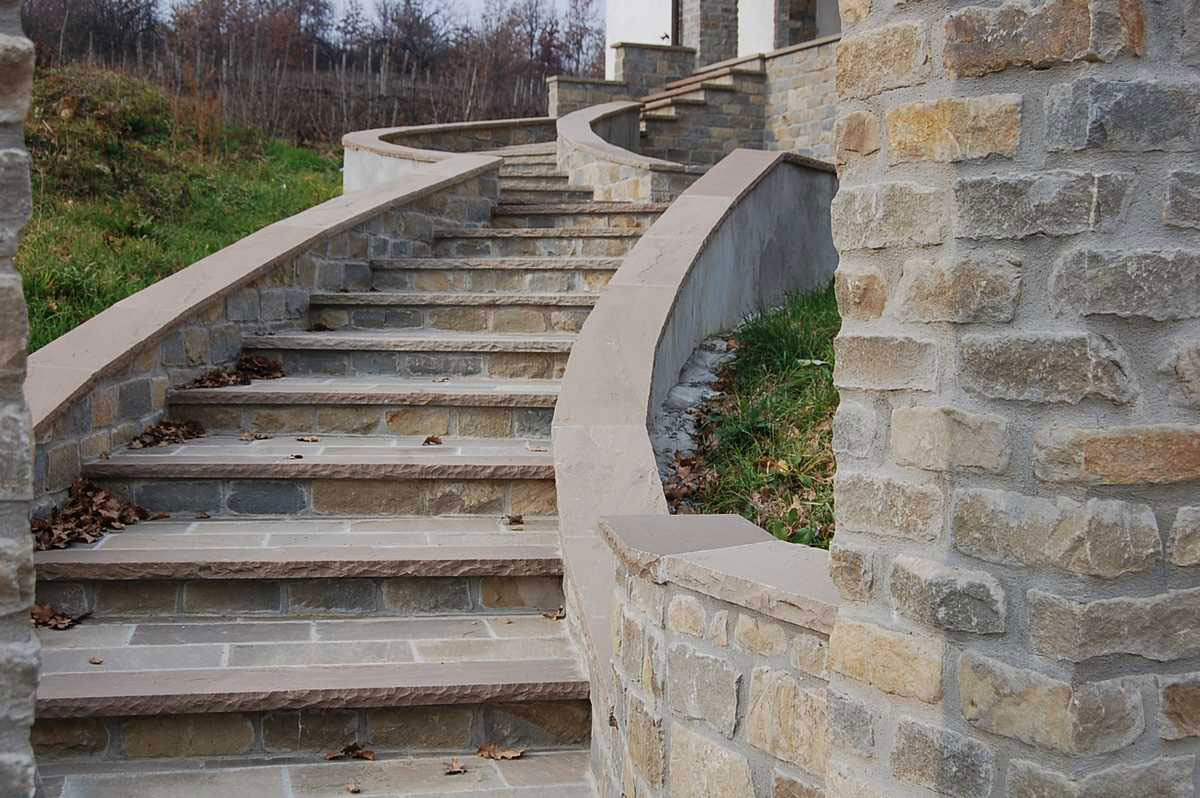 External stairs in Natural Gaia Stone n°17
