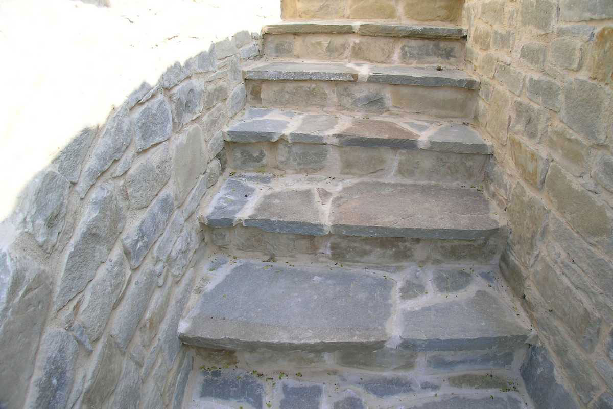 Escalier extérieur en Pierre de Langa Naturelle n°39