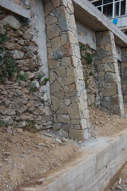 001 Rivestimento Contrafforti