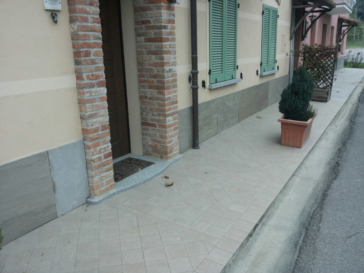002 Zoccolatura in Pietra Naturale 02.jpg