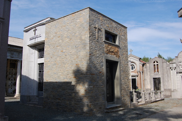 004 Tomba in Pietra Naturale 02.jpg