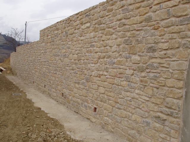 005 Muro in Pietra di Langa 02.jpg
