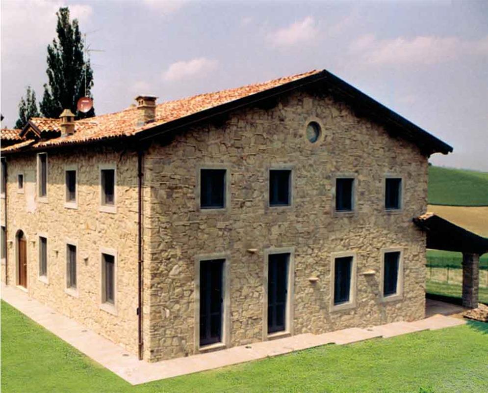 008 Casa in Pietra di Langa