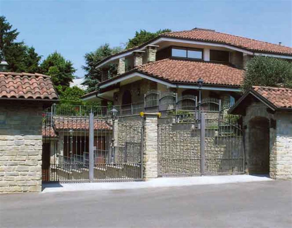 011 Ingresso in Pietra di Langa