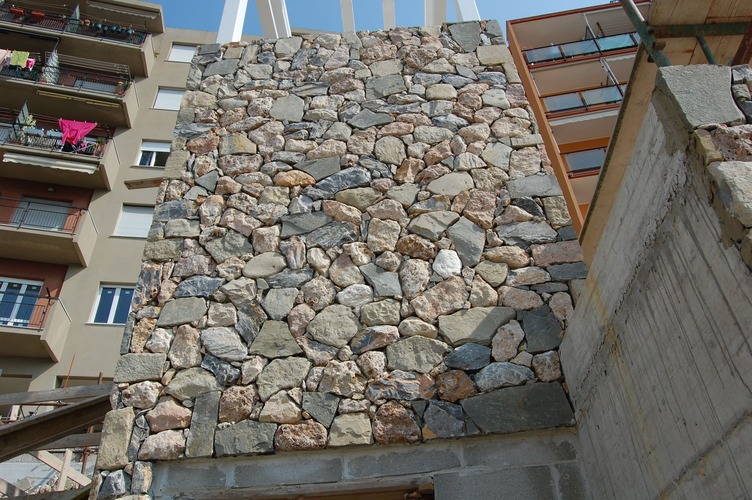 018 Muro in Pietra di Langa 02.jpg