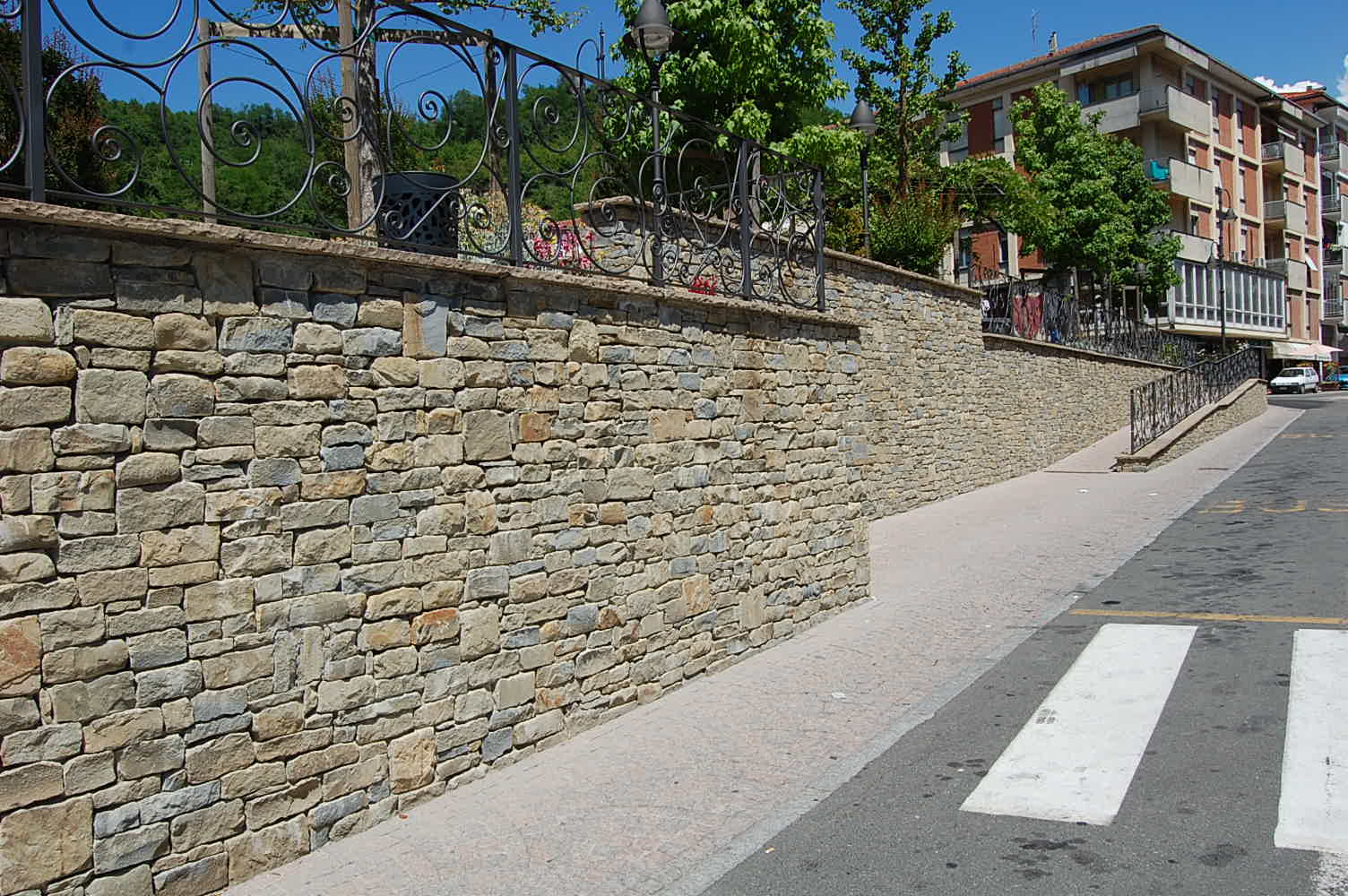 022 Muro in Pietra di Langa 02.JPG