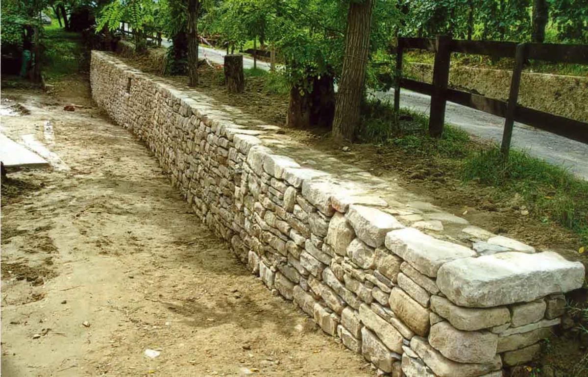 026 Muro in Pietra di Langa 02.jpg