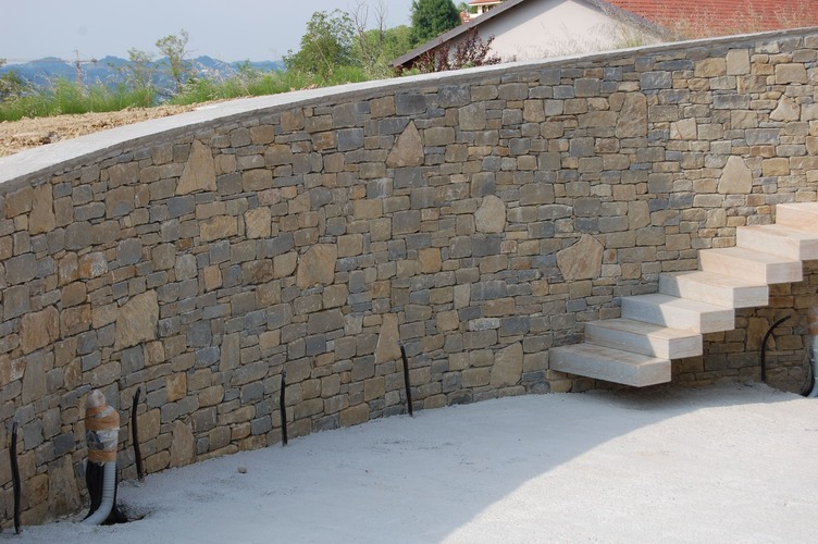 027 Muro in Pietra di Langa