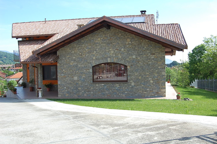 035 Casa in Pietra di Langa 04.jpg